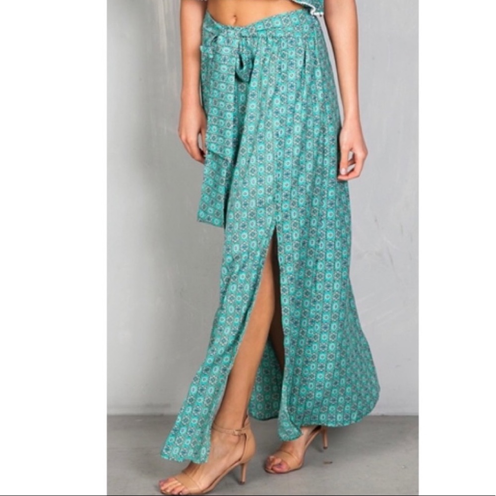 DOUBLE SPLIT HEM MAXI SKIRT